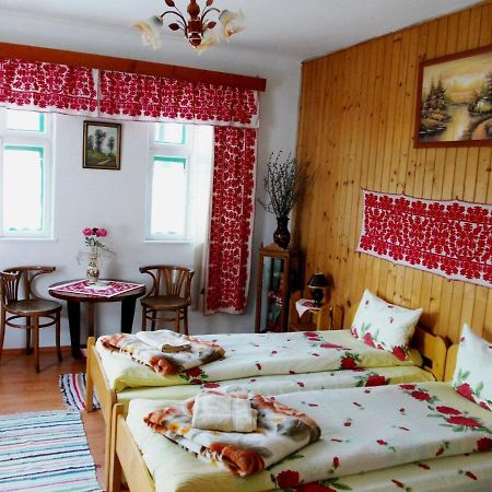 Kristaly Vendeghaz Hotel Rimetea Buitenkant foto